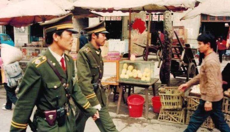 李成福被抓之后,根据封建的世袭制,他的儿子李欲明接手了"万顺天国"