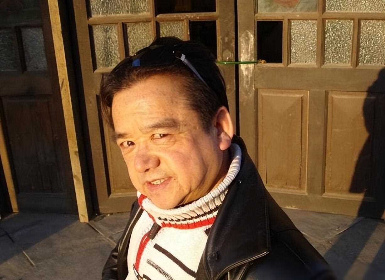 他身高一米二是国家一级演员,却连娶四个老婆,豪车豪宅无数_陈三木