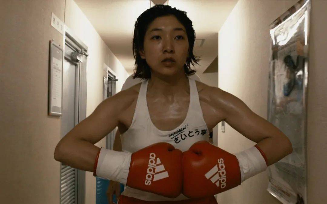 身材消瘦成排骨,面部皮肤却松垮显老_电影_影片_索尼