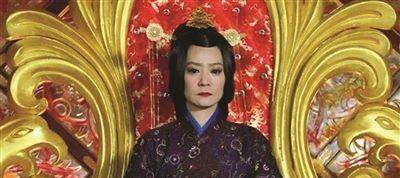 就在父母为娄昭君的婚事烦恼的时候,娄昭君说:"我要跟一个卫兵结婚!