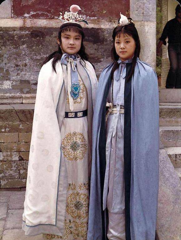 87《红楼梦》删去的珍贵镜头:妙玉被强盗抓走,宝玉拄