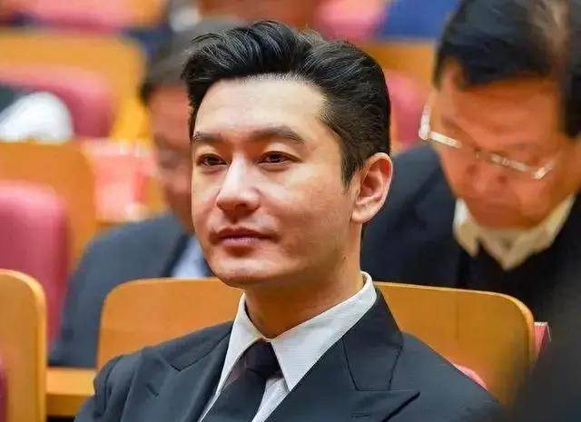 "央视照妖镜点燃舆论,明星真实状态引发热议!"_变化_一面_黄晓明