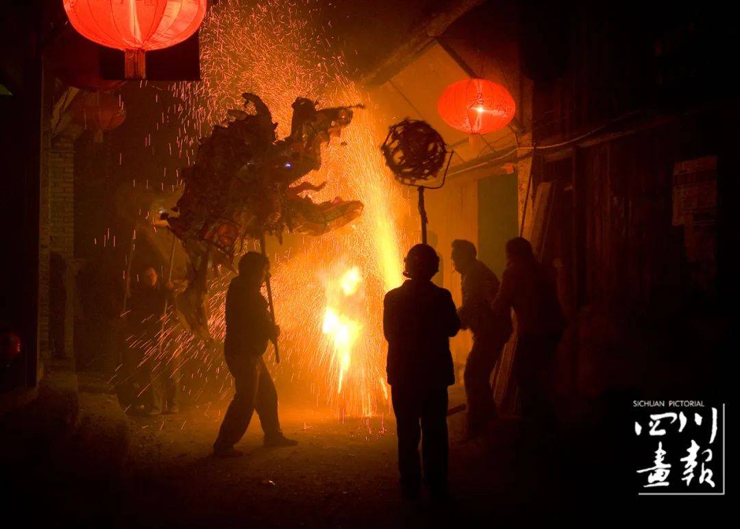 天府迎新春 | 四川乡场古镇的龙文化_火龙_龙头_泸县