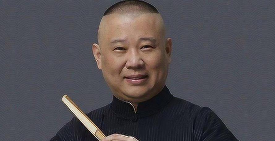 不少观众还记得,节目组曾将郭德纲关进一个透明的玻璃罩里,让他在