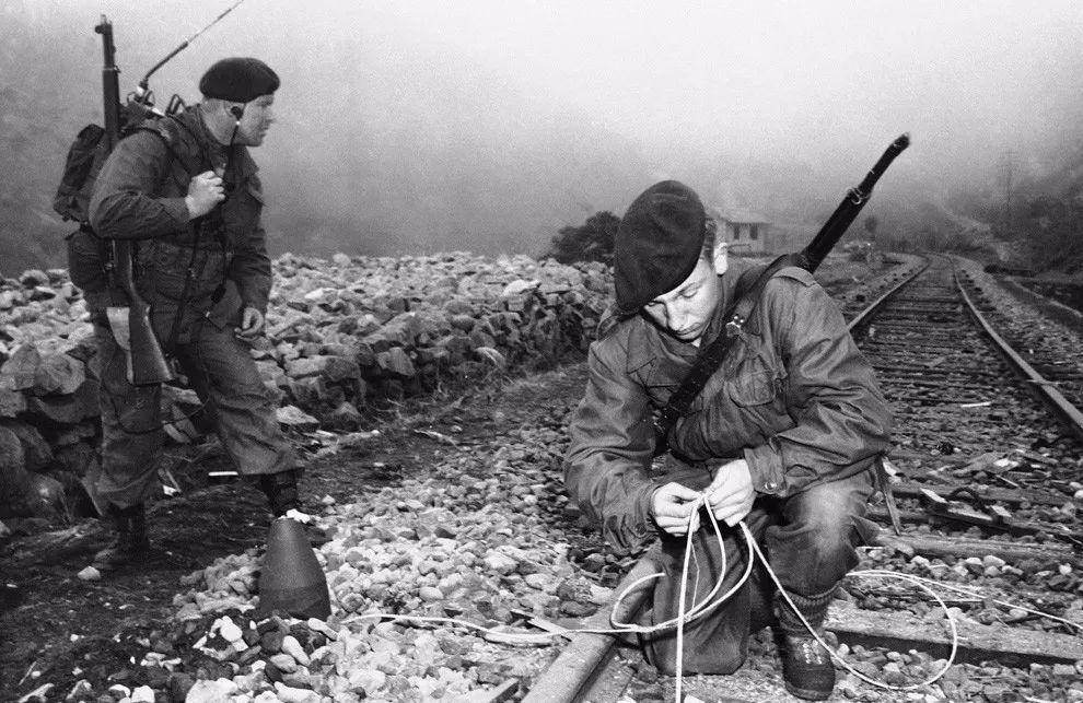 英军皇家来复枪团,叫嚣能打中国一个军,我军用一个连