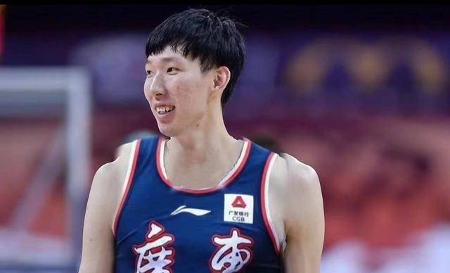 周琦克服骨折伤势,为广东奋战6场,男篮无怨言_比赛