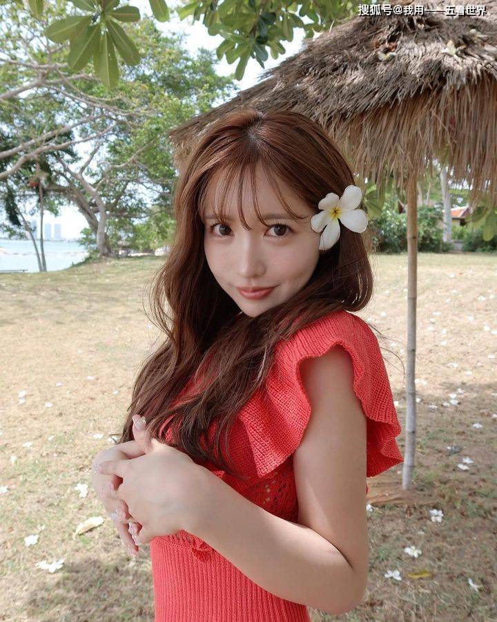 三上悠亚夏日海边写真,潮湿发丝增添几分性感,令人无法移开视线_明星