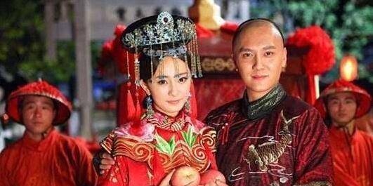 古济是皇太极的同父异母的姐姐,莽古济是努尔哈赤和继妃富察氏的女儿