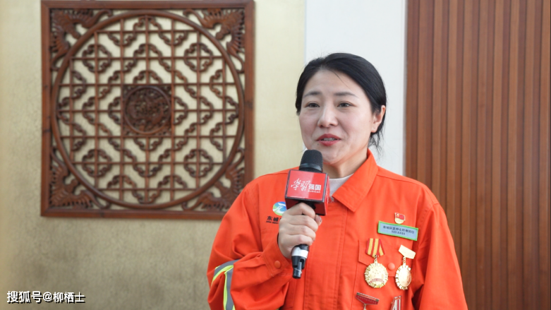 【鲜素材】功勋模范现场看春晚 ,"学习强国"独家专访