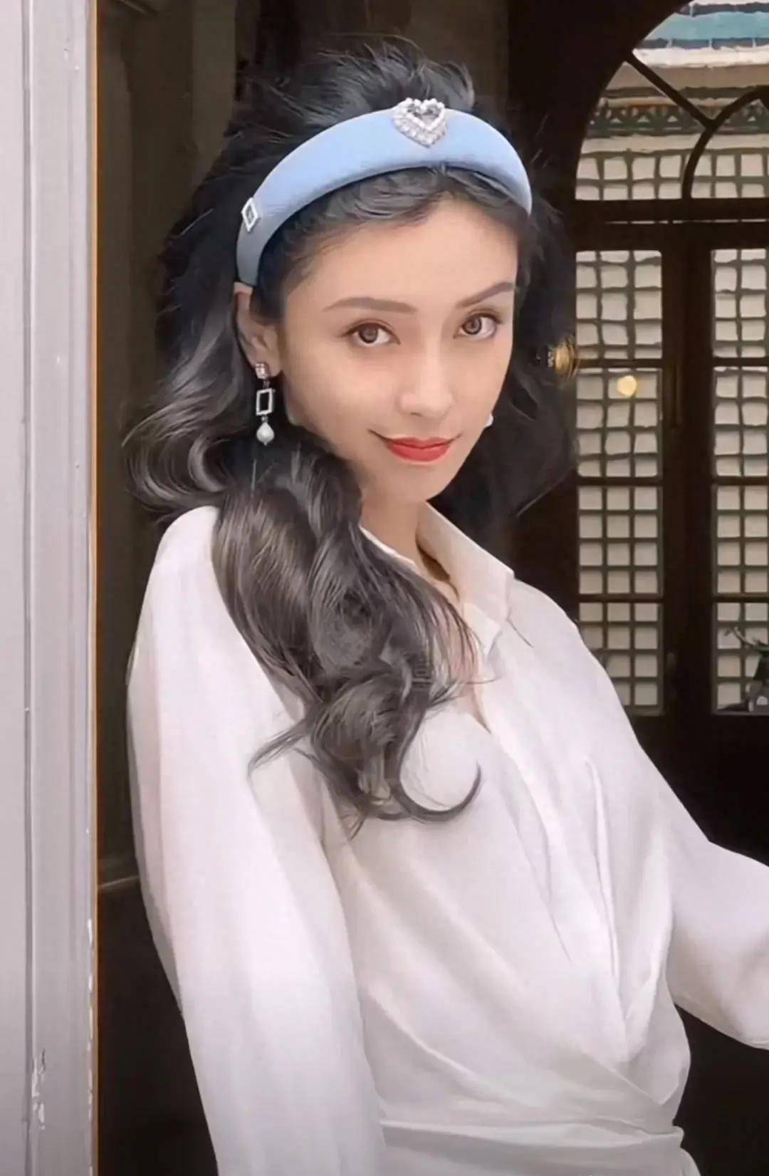 angelababy解封,叶珂紧跟着晒vlog展示美貌,侧脸和杨颖像双胞胎_工作
