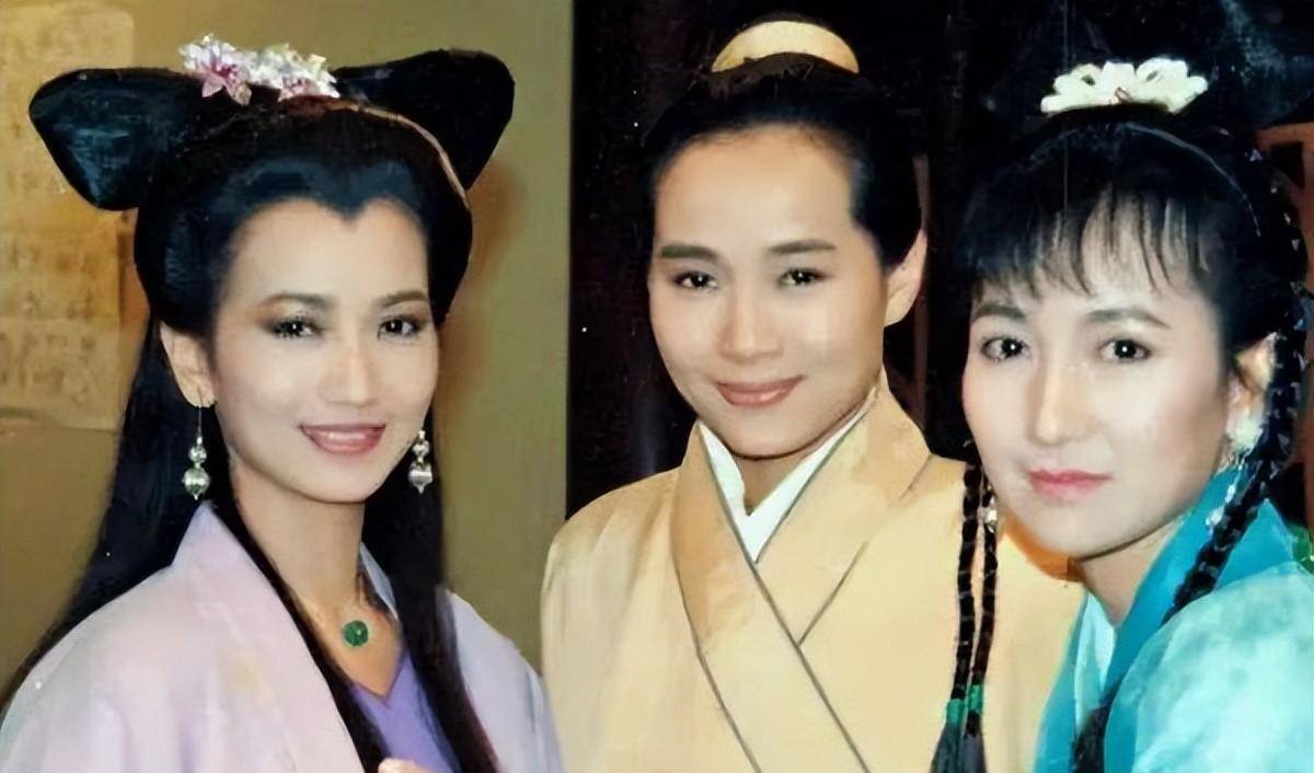 "许仙"叶童近照曝光,满头白发苍老尽显,与以前判若两人_陈国熹_赵雅芝