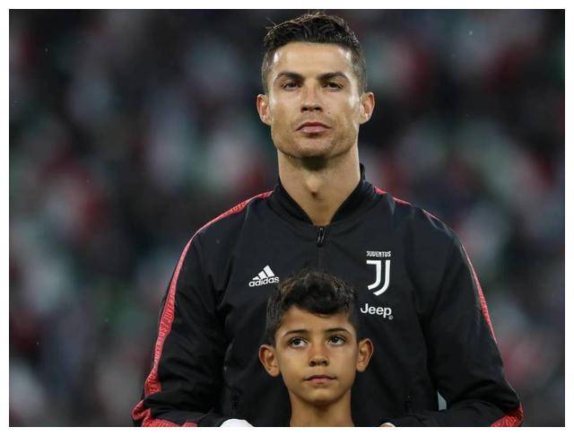 c罗39岁生日,与1岁女儿亲密照曝光,长子比乔治娜身高引网友热议_照片