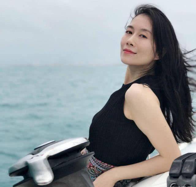 据说当年在拍摄《边城汉子》时,有一场激情戏,为了能让自己的出演更加