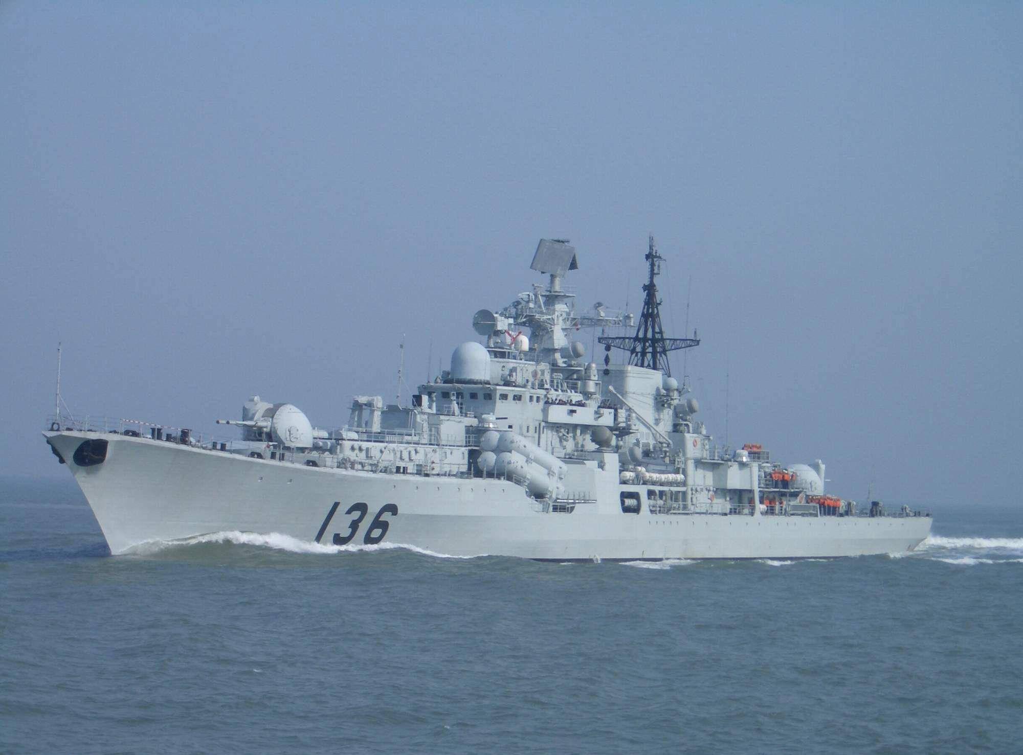 前后分两批引进了两型四艘俄制现代级驱逐舰,分别是136杭州舰(956e型)