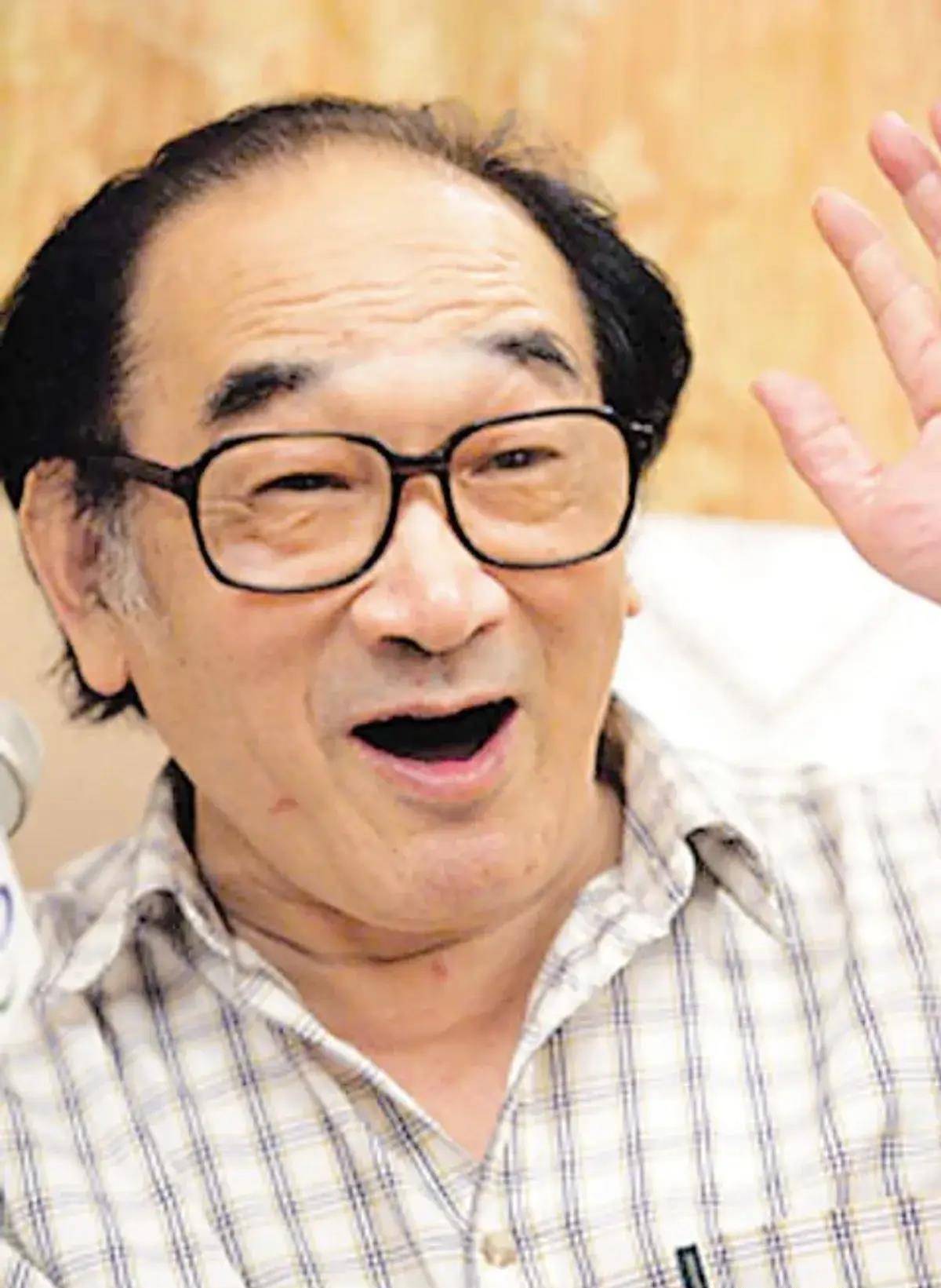 1985年,相声大师侯宝林与著名演员严顺开,在桂林漓江的一张合影