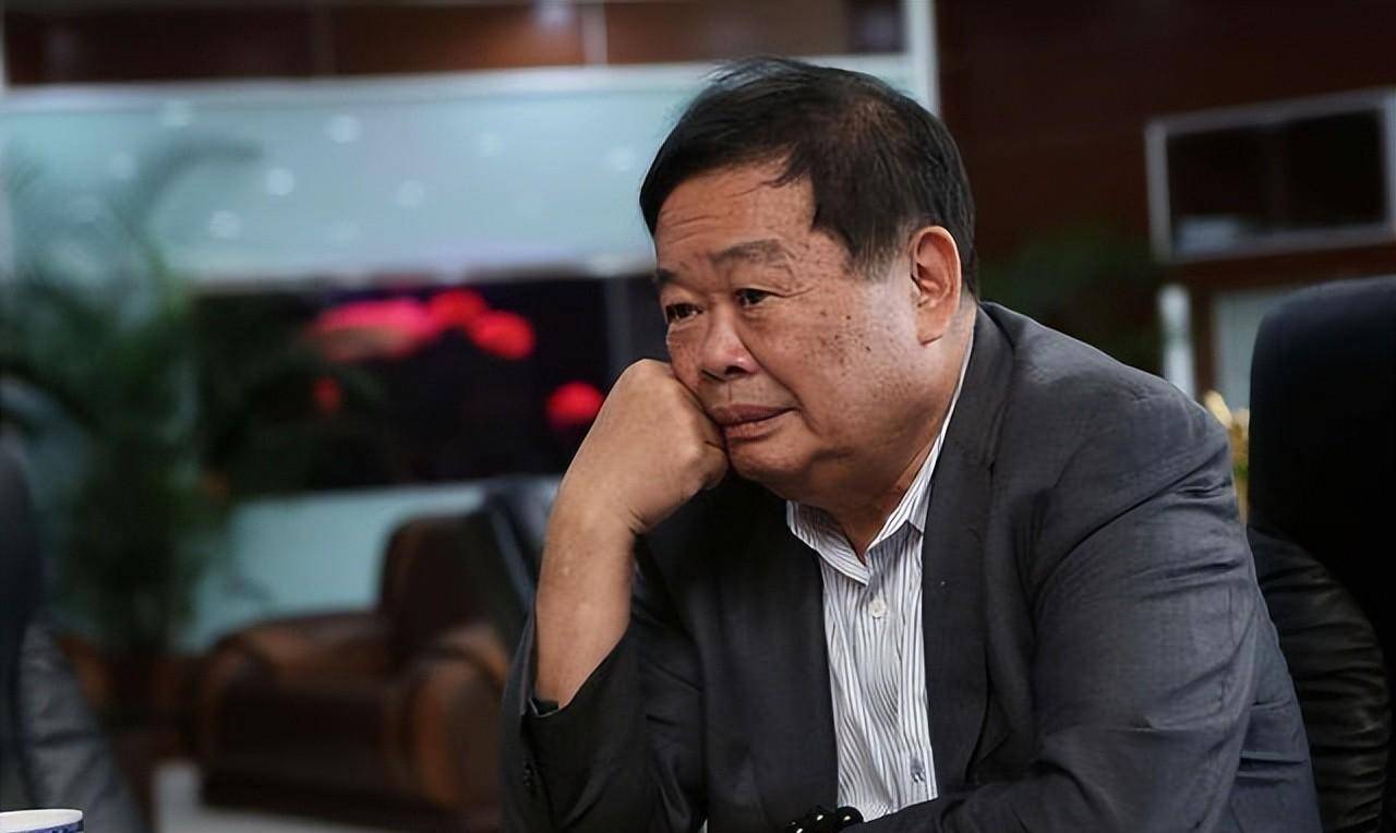 1994年,曹德旺在法庭对着庭长吼道:别以为我不知道你收了200万