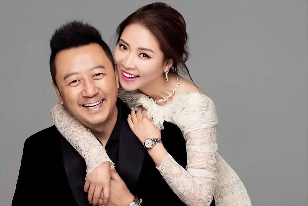 演员郭涛:娶小17岁重庆美女李燃,婚后生一儿一女,幸福