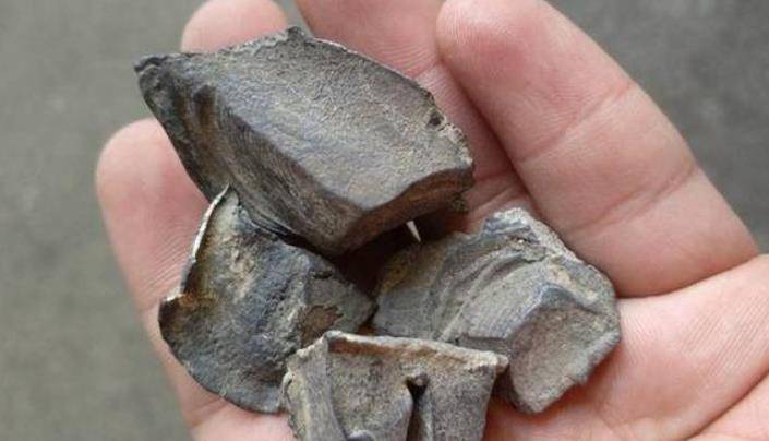 古人吃完饭放下一点碎银子就走,为何店小二从不清点,?