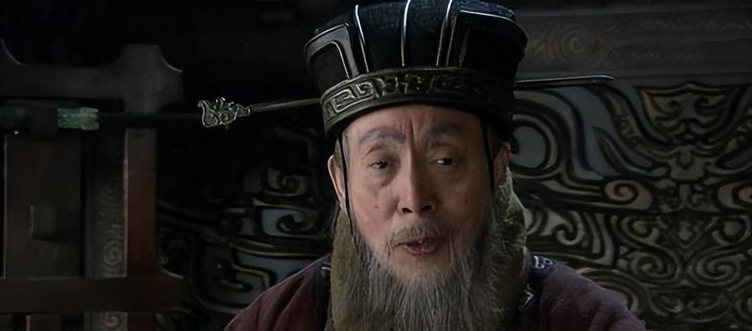 三国最奸诈的小人,曹操刘备都深受其害,却被罗贯中