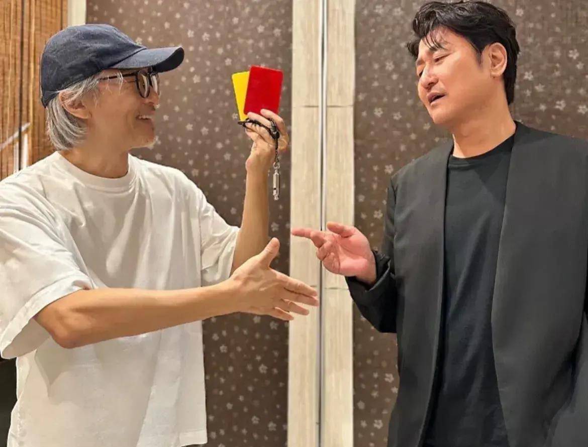 四大巨星现状:李连杰迟暮,星爷拍短剧,成龙彩排,刘德华小伙子_大哥