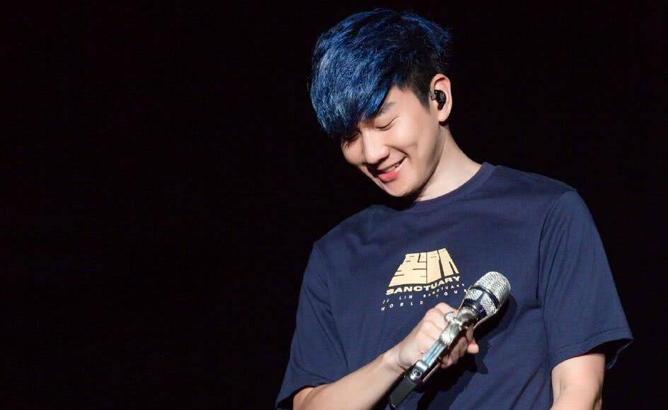 目前已经退休,林俊杰的哥哥林俊峰则是跨国瑞