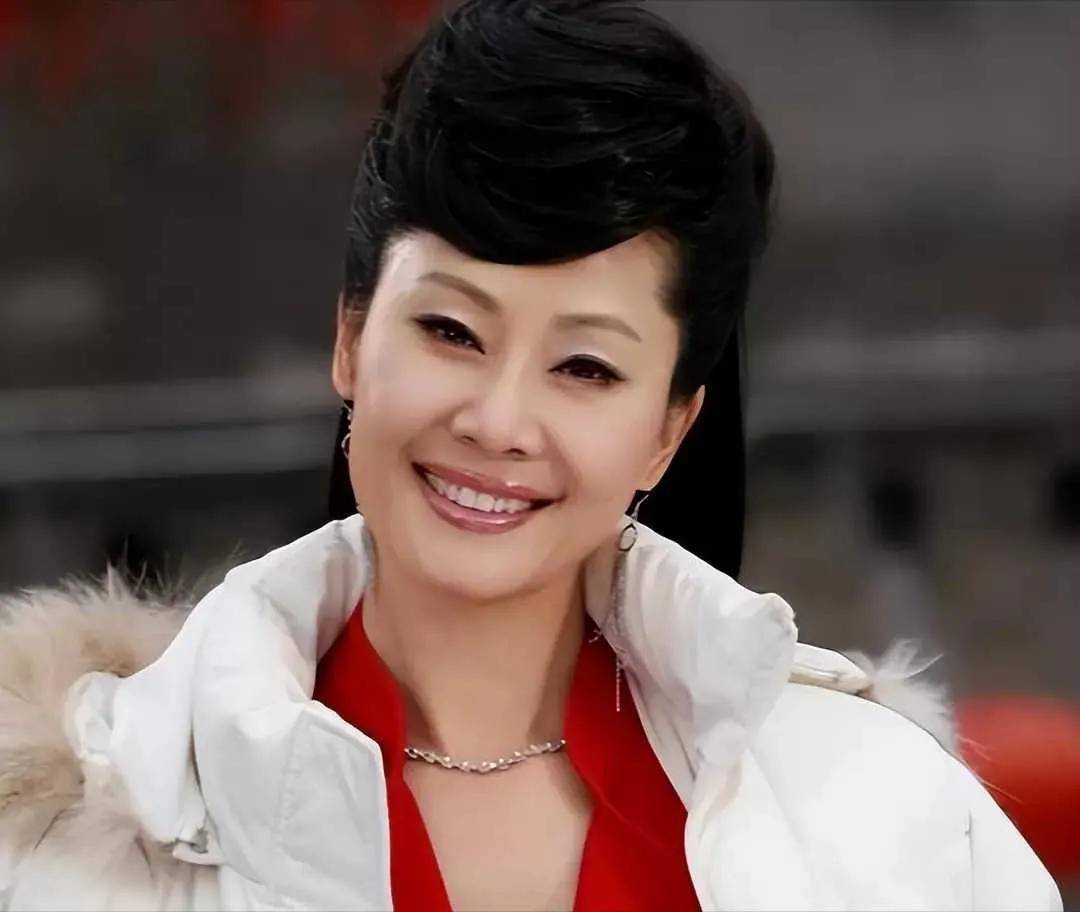 歌手于文华:再婚嫁未婚小伙,23年并未生子,如今的她幸福吗?