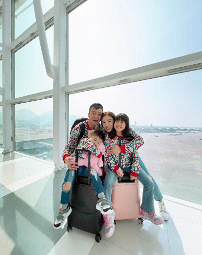 杨洛婷与老公tim黄天翱泰国度假,性感泳衣竟被老公抢镜?