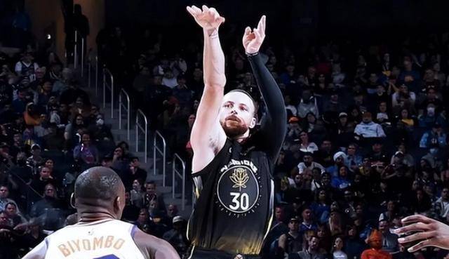 库里三分绝杀杜兰特布克比尔三巨头,克莱真的不能再打