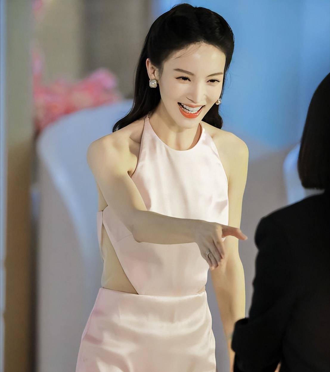 瘦脱相的8位女星:皮肉流失,行走的骷髅,瘦成纸片人真