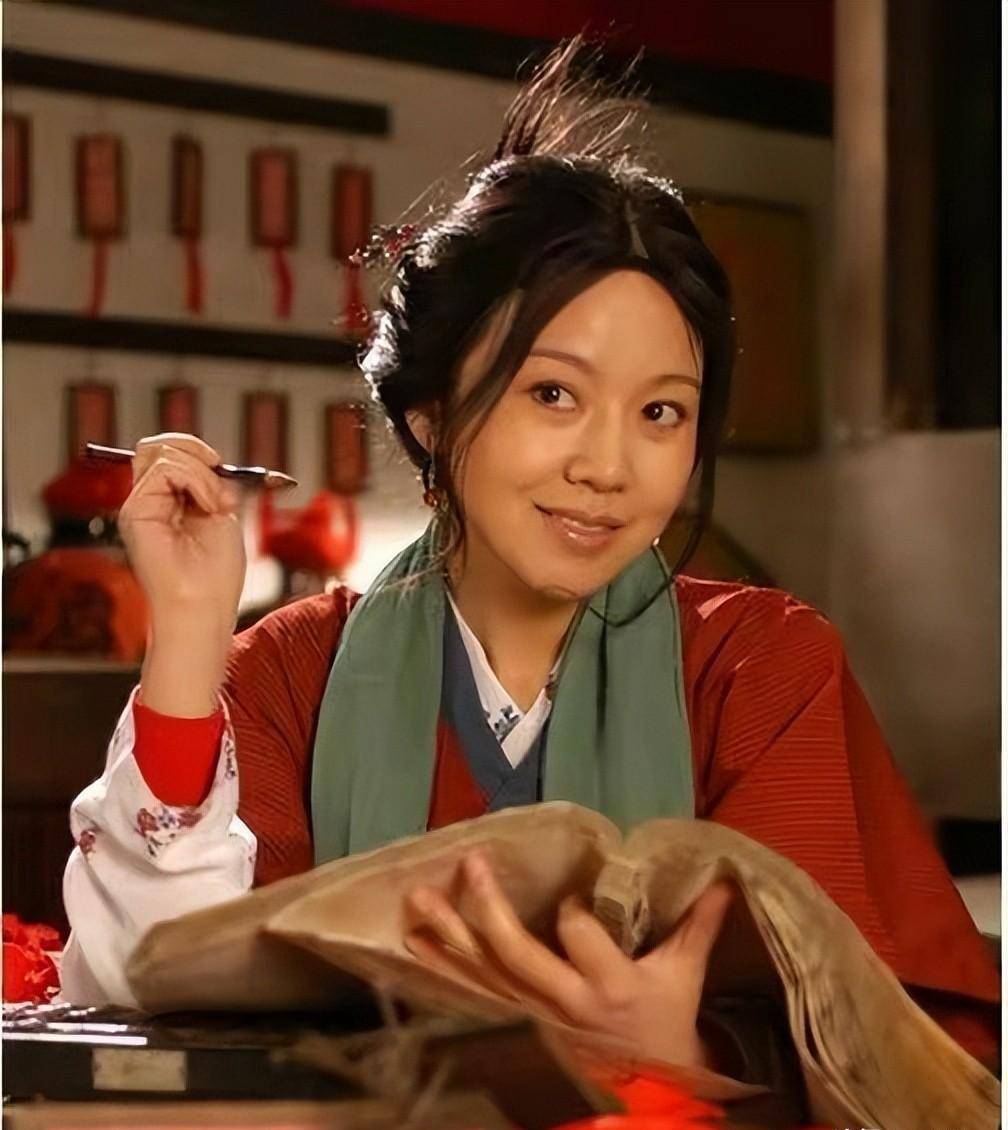 这就是闫妮的成名之作,在之后的生活里,无数导演邀请她拍戏,数不胜数