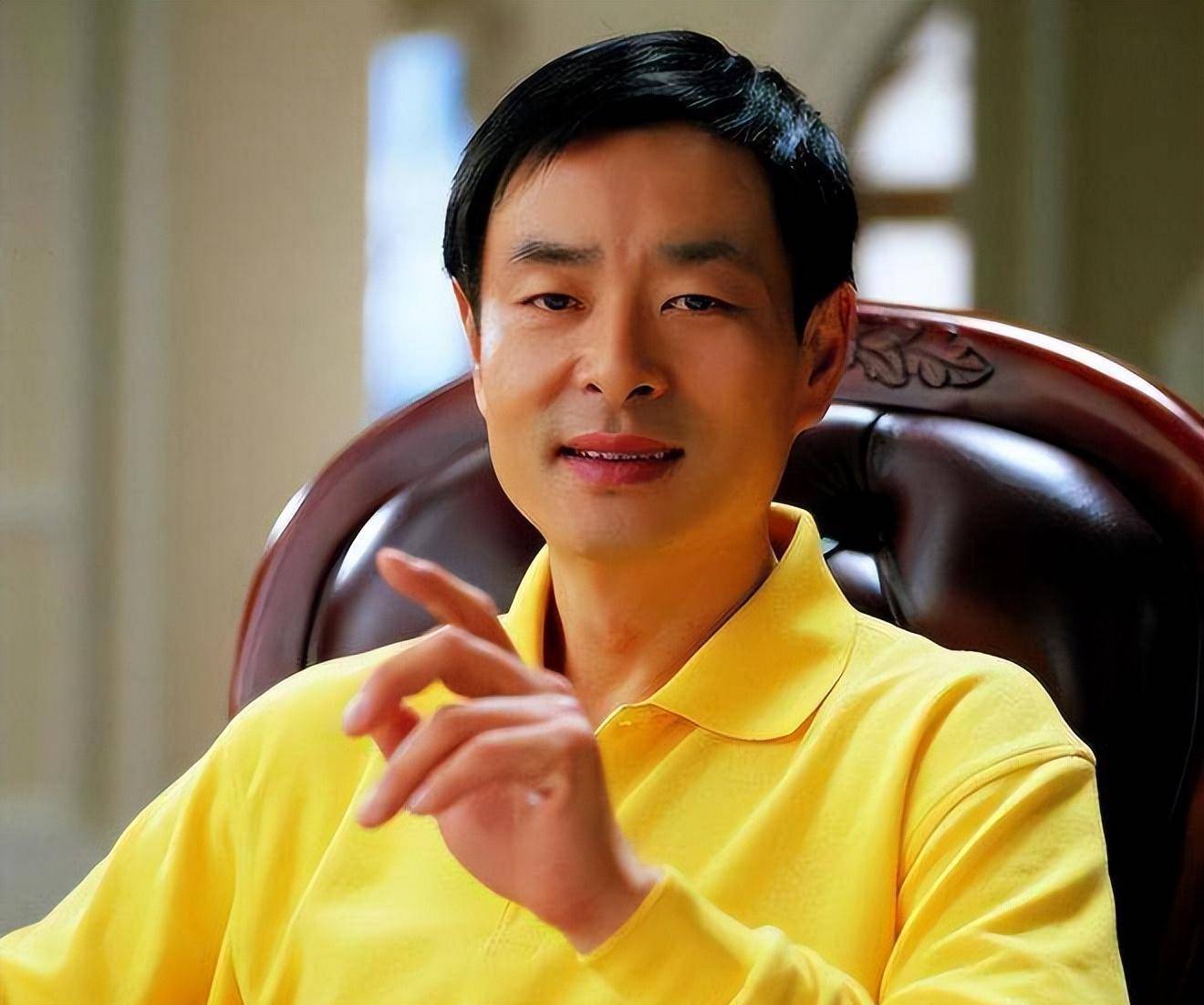 濮存昕:当红时亲弟弟离世,父亲跟着离去,母亲生病,他不敢老去