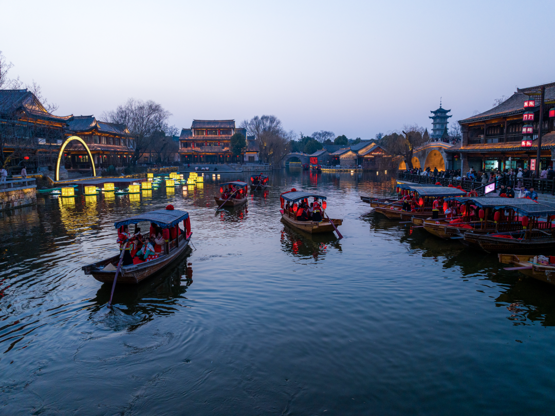 快来一场游船之旅~_画舫_码头_水乡