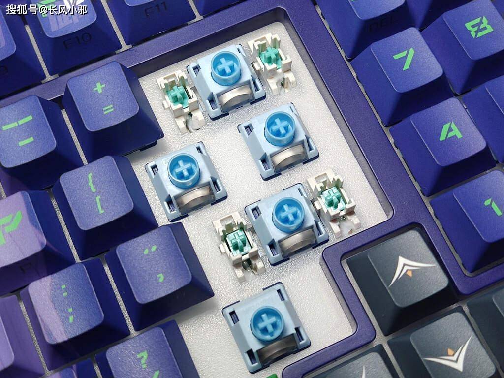 二次元三模机械键盘如何选?珂芝z98 ip定制款给出了的