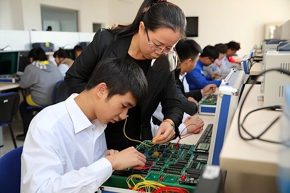 电子信息与科技专业(电子信息科技专业从事哪些工作)