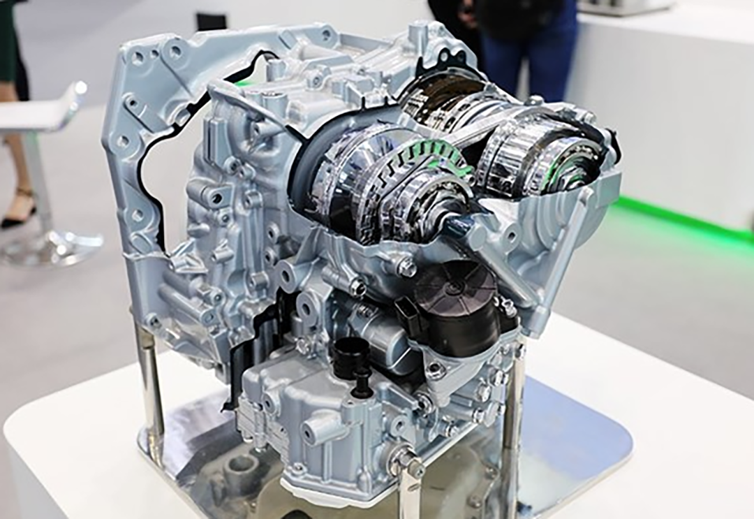 英菲尼迪qx50使用了2.0t发动机,这是可以接受的;只不过发动机采用横