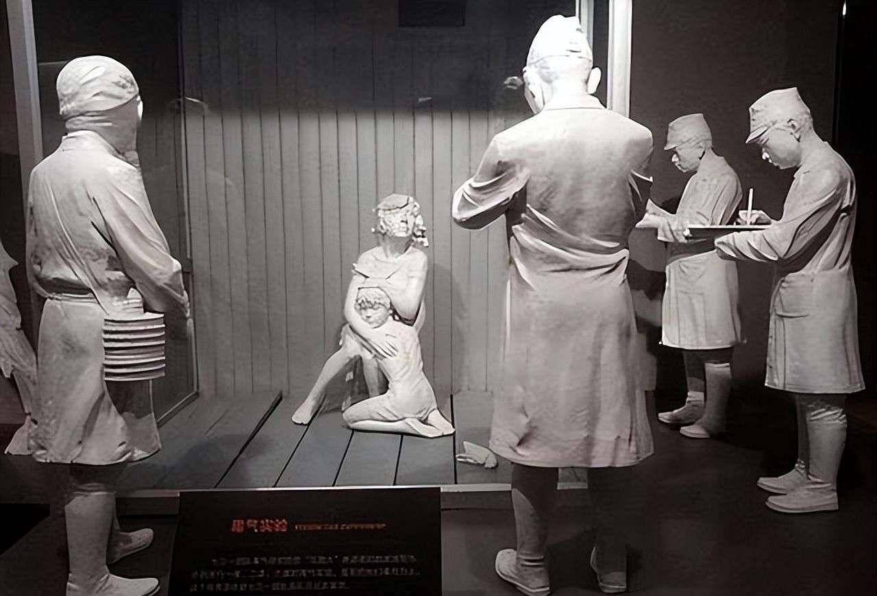 731部队残忍至极,逼迫500名学生每人吃一个烧饼,引发