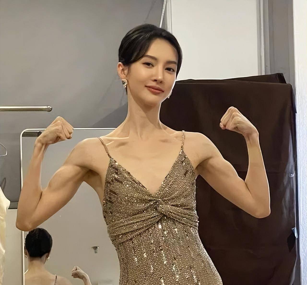 "大头娃娃","排骨胸",以"暴瘦"为美,究竟是谁带起的"风头"?