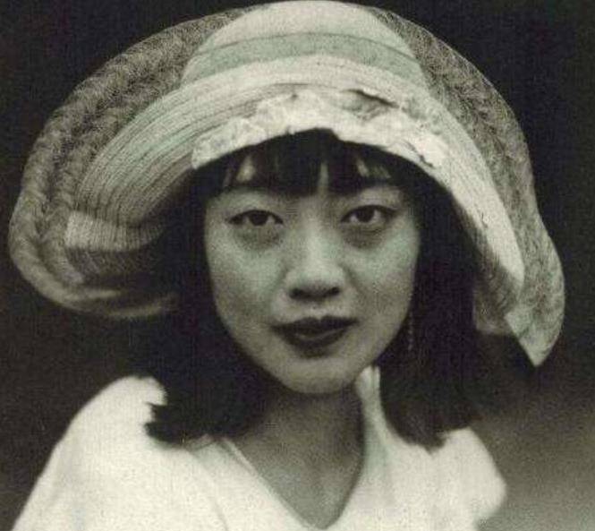 婉容一年要抽多少烟?