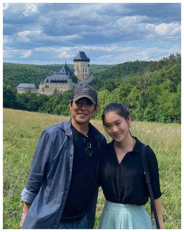 61岁巨星李连杰近照曝光,面容疲惫披小辫,引担忧!_岁月_斑点_明星