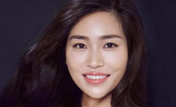 张艺谋和前妻肖华不仅是同学,更是知己.