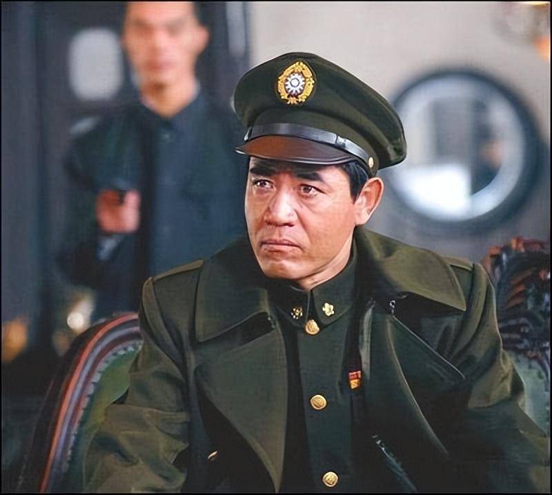 演员陈宝国:娶同学赵奎娥,结婚40年宠妻如宝,成年儿子