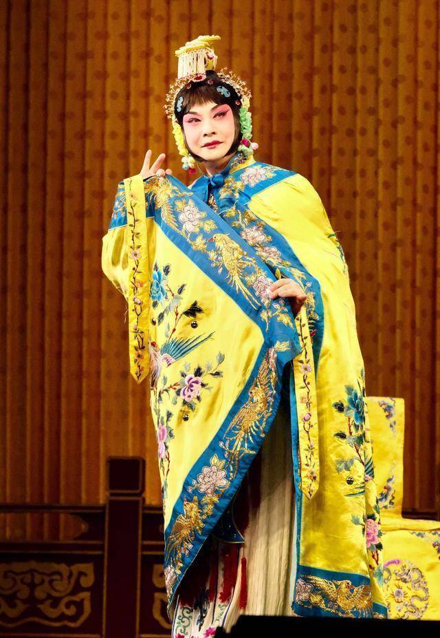 京剧梅派的大旗无论如何也轮不到胡文阁,因为同门强于