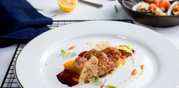 摆盘是味道之外的味道,拍照是人们对美的追求_美食