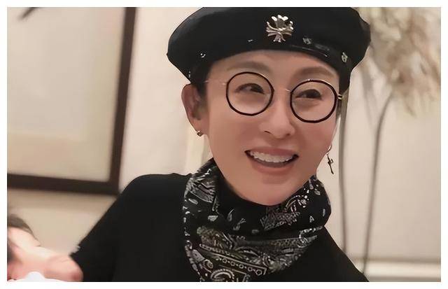 张敏,王祖贤近照曝光,退圈经典美人今何在?57岁港女仍单身!