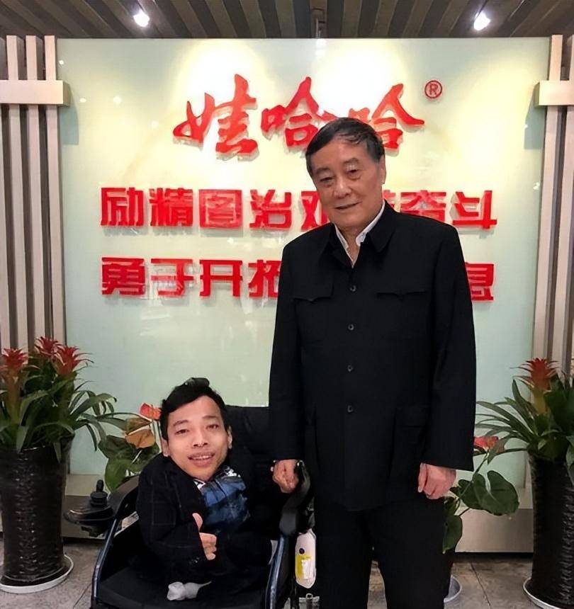 2020年,身高1米70的夏丹来到了李创利的公司,应聘为他的秘书,而也是