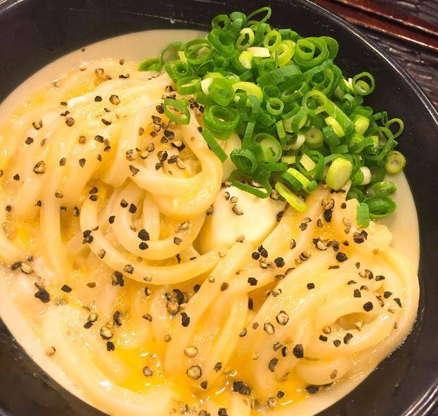 东京最大的旧书店街,却是当地人的"午餐激战区",另类