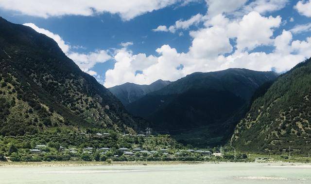 中国这2条高速,全程免费,风光十分秀美,去过的人都想