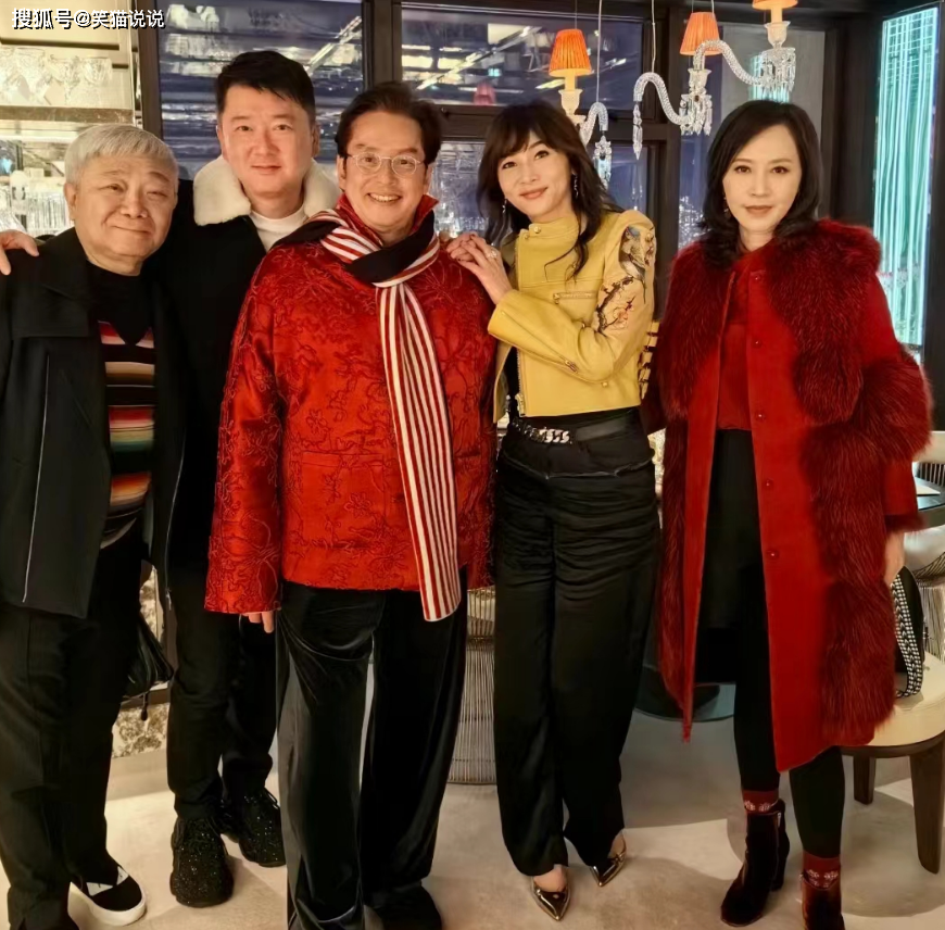 邱李茂琪晒合照:关之琳大长腿好抢眼,顾纪筠皮肤白皙状态佳!