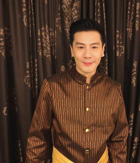 这些泰剧男主角不但要负责演戏 还兼唱剧中