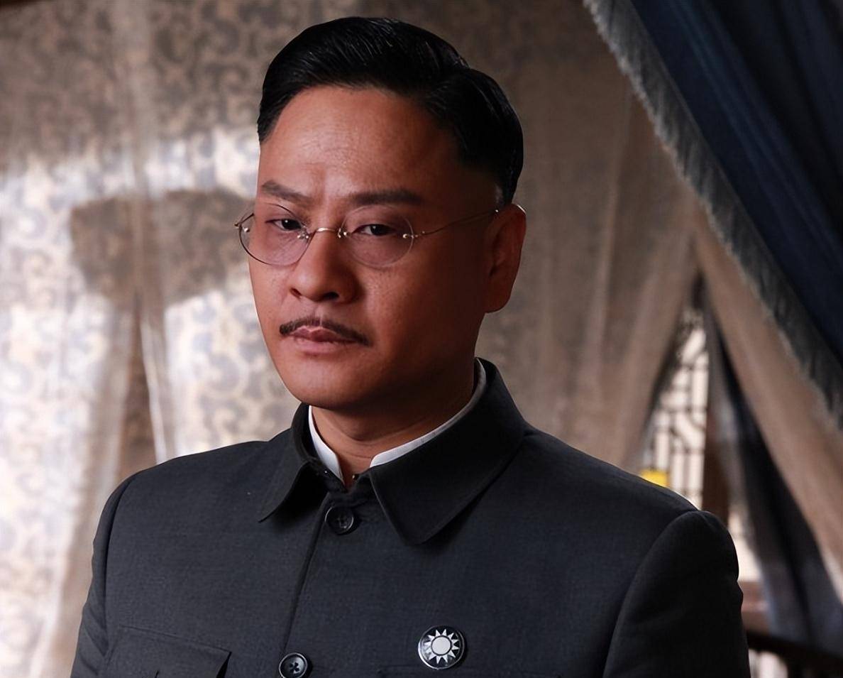 "硬汉"连奕名:为给女友名分不惜净身出户,低调结婚后